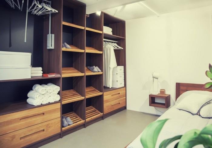 Aumenta el almacenaje en tu vestidor o el dormitorio con estos burros y  armarios abiertos de Ikea