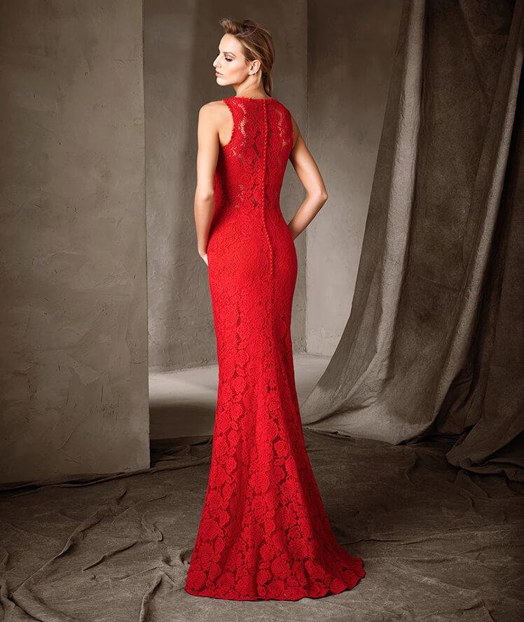 Cómo combinar... un vestido largo rojo | Bodas