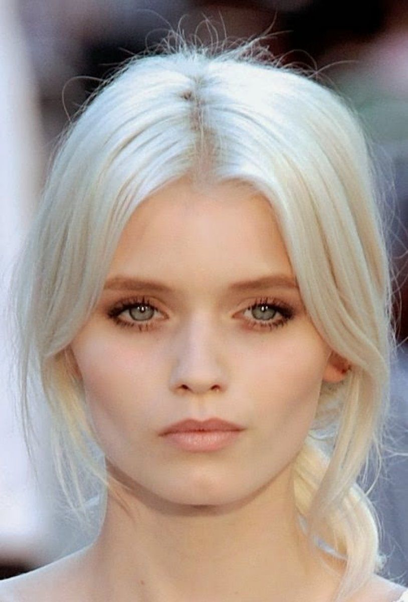 Немного белый. Abbey Lee Kershaw blond. Эбби ли Кершоу платиновый блонд. Платиновая блондинка. Платиновая блондинка с зелеными глазами.