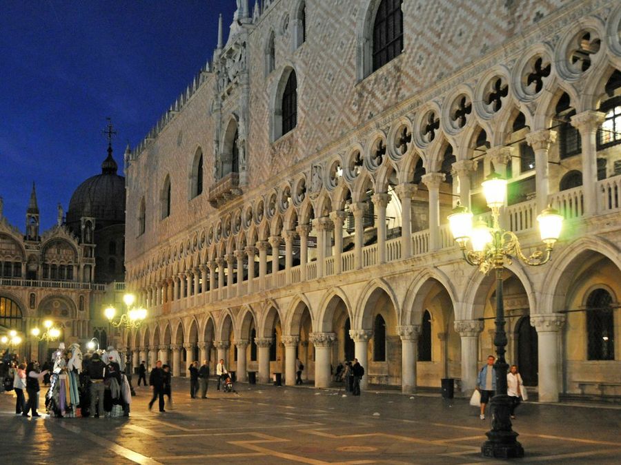 Palacio Ducal - Flickr - archer10 (Dennis)