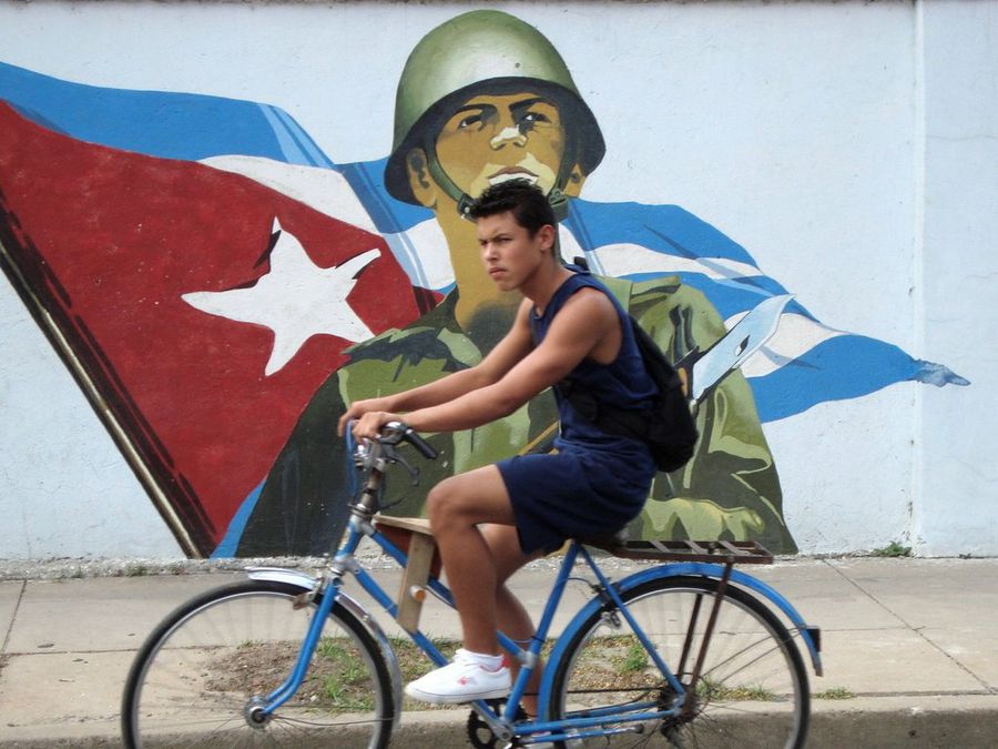 Ciclista Cuba - Flickr - Adam Jones, Ph.D.