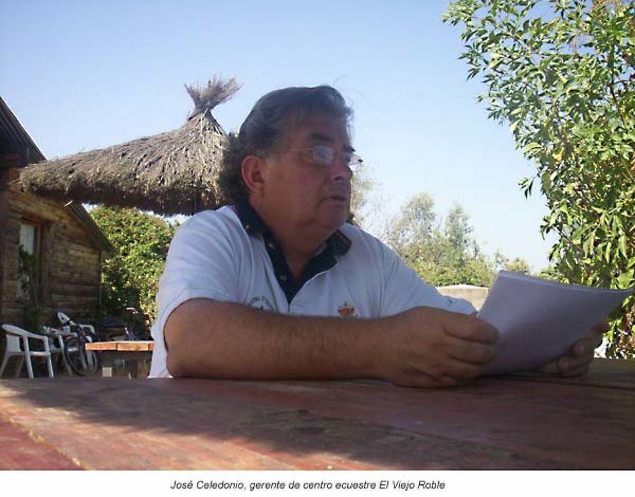 hombre haciendo cálculos