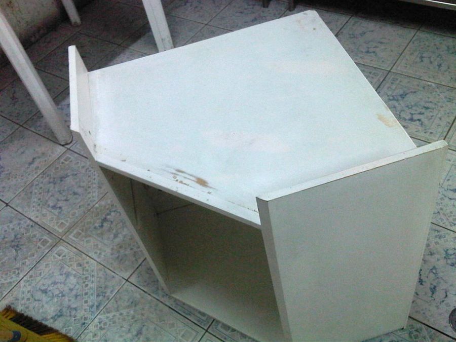 Mueble viejo para reciclar