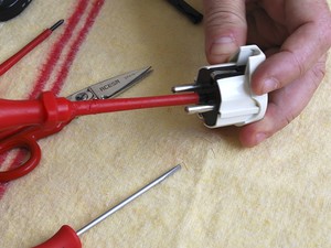 Cómo instalar un enchufe nuevo sin obras · Handfie DIY 