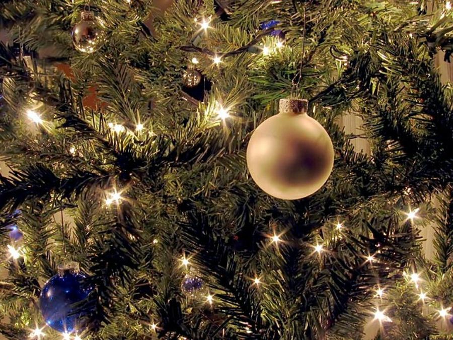 árbol navidad con bolas