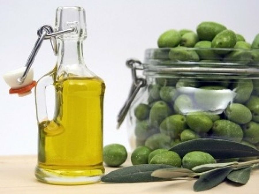 Aceite de oliva y aceitunas