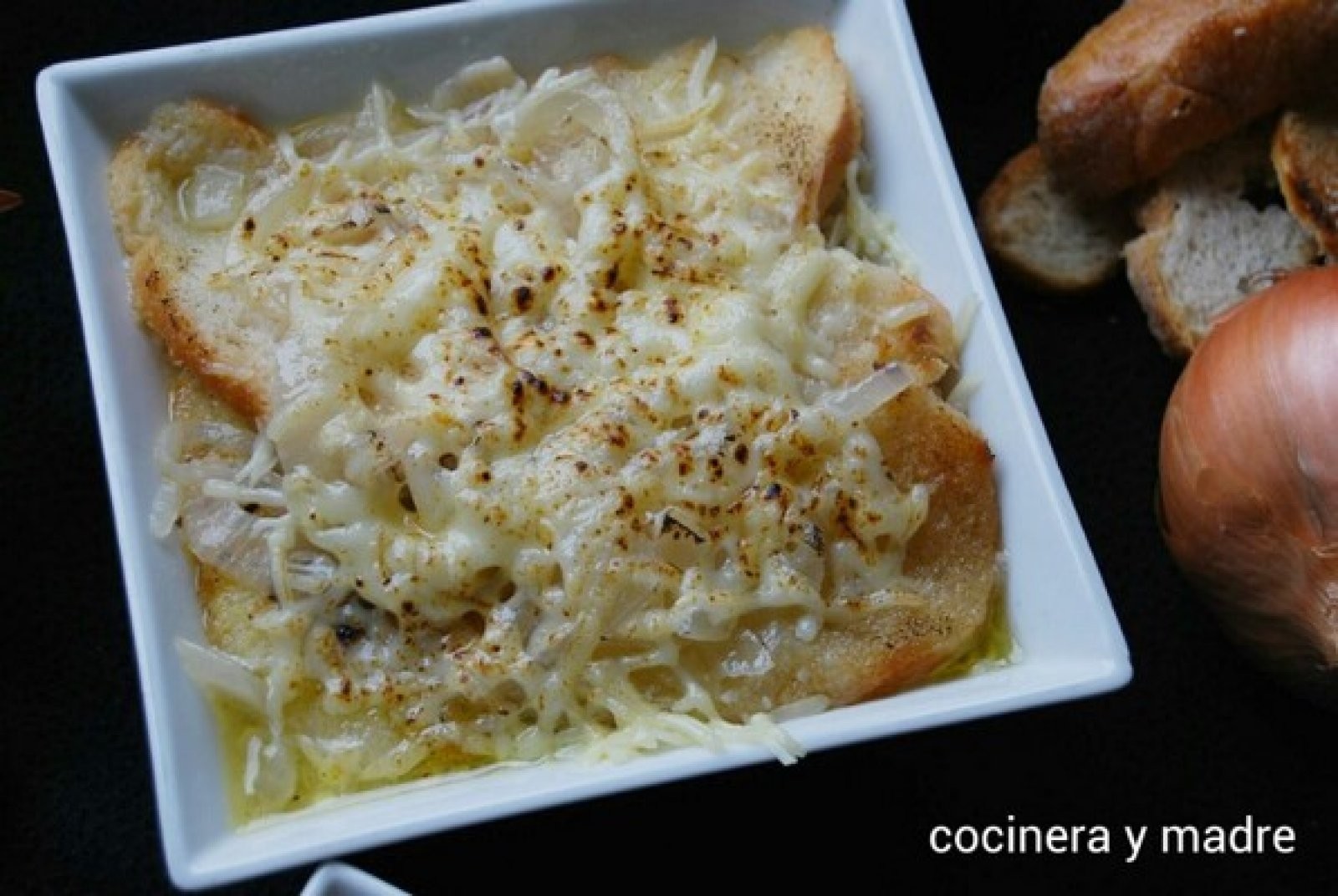 Sopas tradicionales a base de pan, sencillas, económicas y reconstituyentes