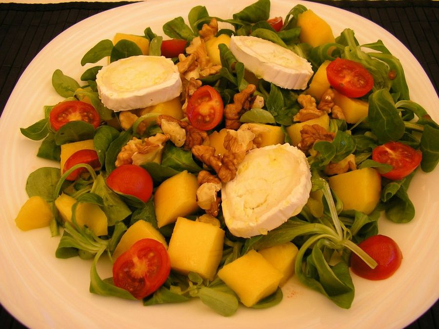 Ensalada De Canonigos Con Queso De Cabra Mango Y Nueces Cocina