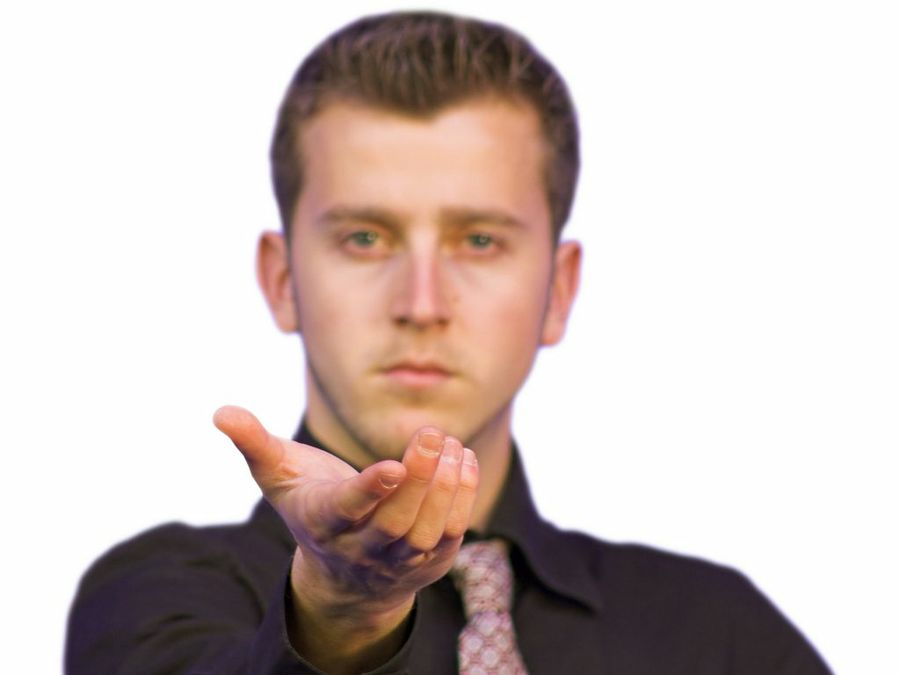 Chico teniendo una mano