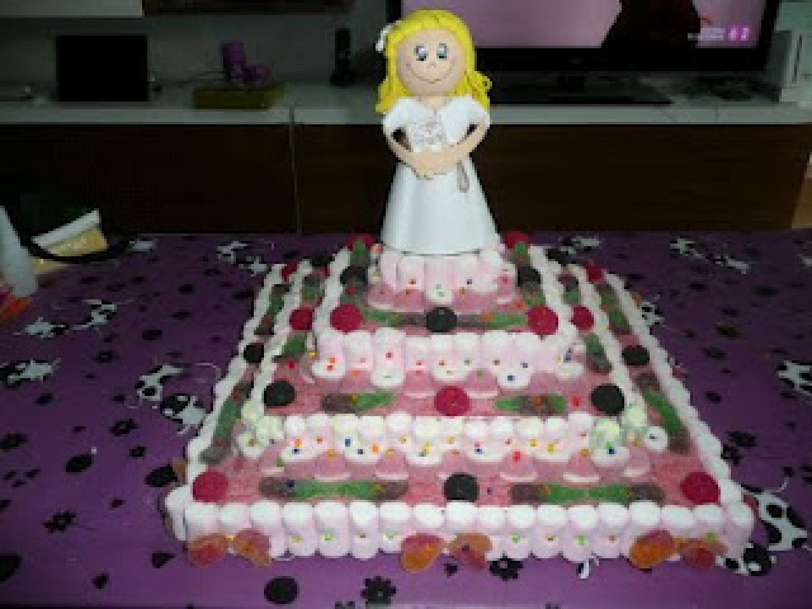Tarta de chucherías para la primera comunión