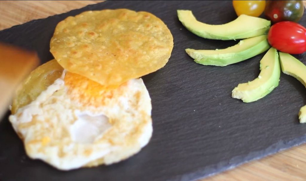 Cómo hacer huevos con tortilla al estilo mexicano | Cocina