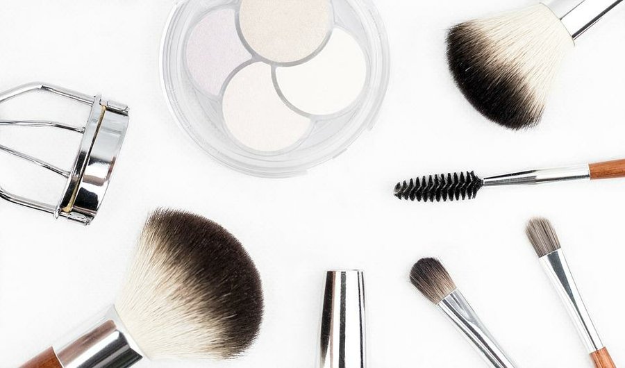 Evita que tu maquillaje y brochas - Como Organizar la Casa