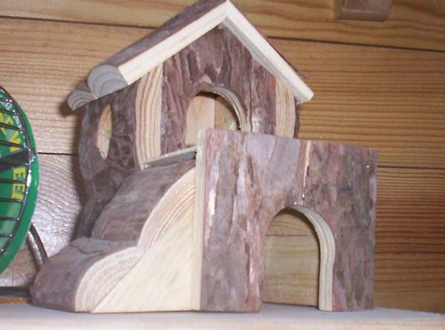 casita de madera para roedores