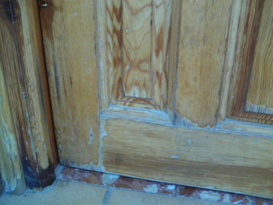  puerta madera dañada
