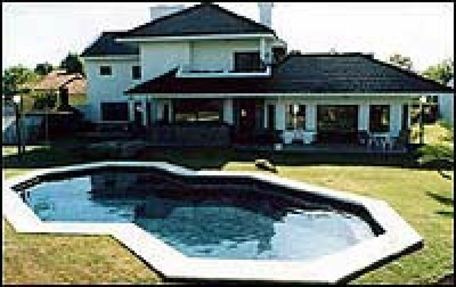 casa con piscina