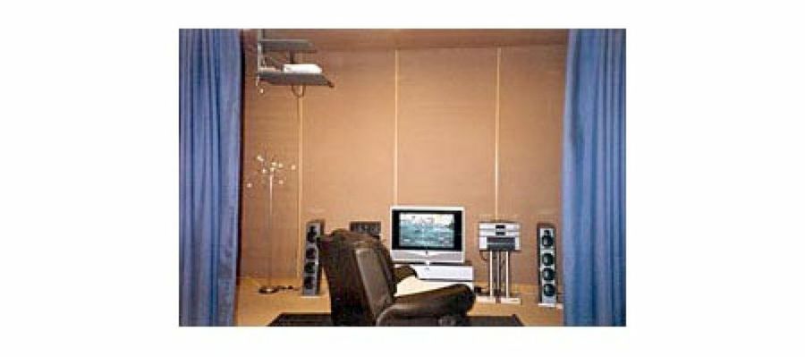 habitación con sillón