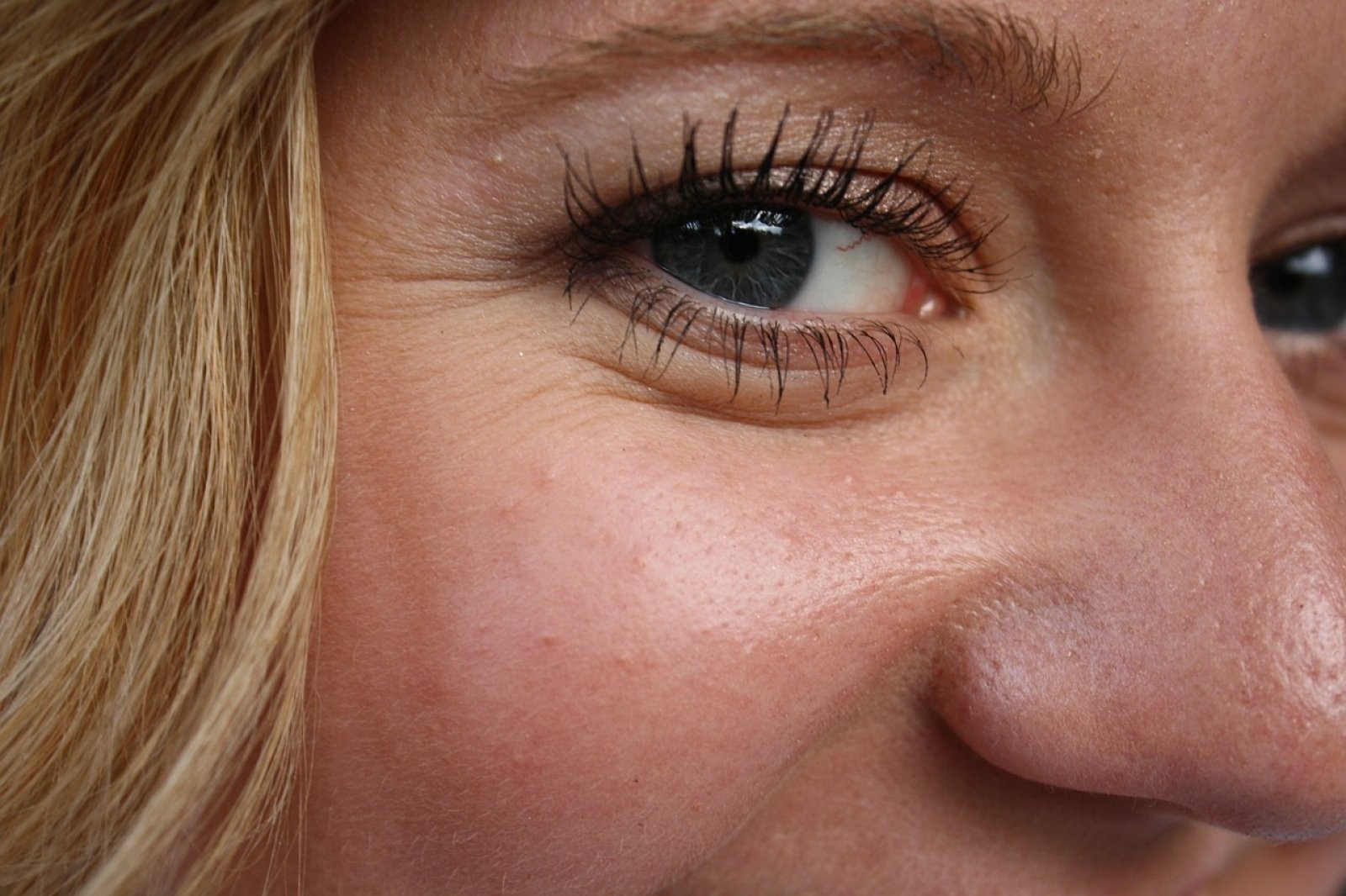 Arrugas oculares: 5 consejos y sérum casero para prevenirlas
