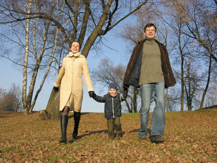 familia paseando