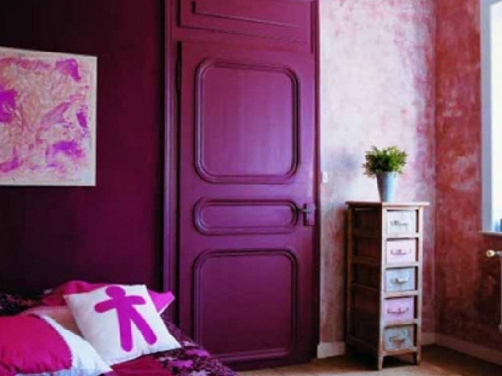 Morado en paredes: 5 ideas para dormitorio y baño