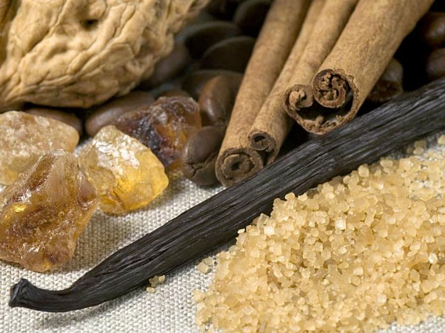 canela, vainilla, azúcar