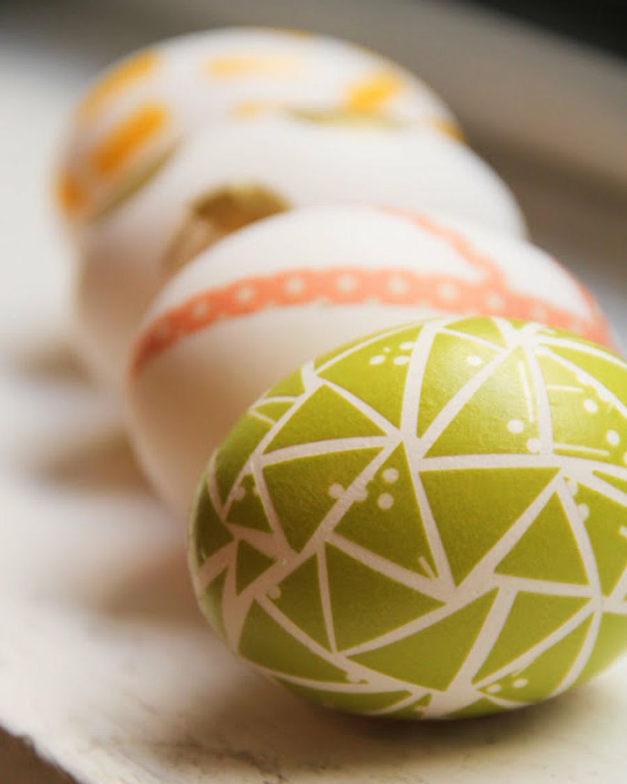 Красивые яйца своими руками. Украшение яиц на Пасху. Красивый декор пасхальных яиц. Украсить пасхальное яйцо. Необычное украшение яиц на Пасху.