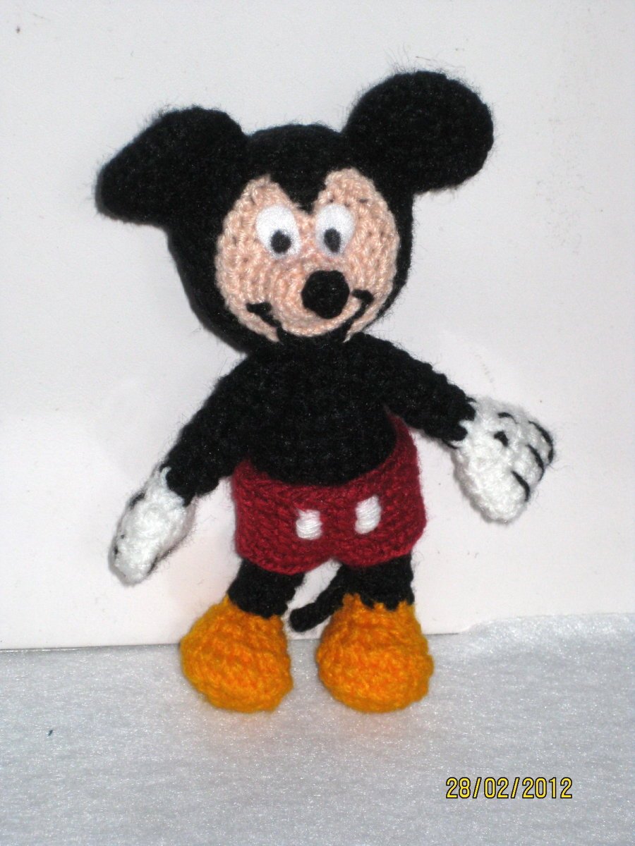 Mickey Mouse amigurumi | Manualidades, image size:900x1200