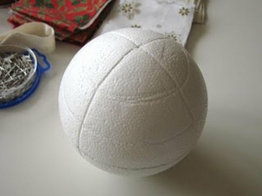 Paso de como hacer una bola de Navidad de tela... | Manualidades