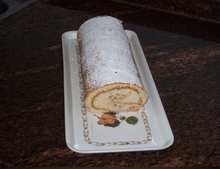  BRAZO GITANO RELLENO DE CREMA DE ALMENDRAS