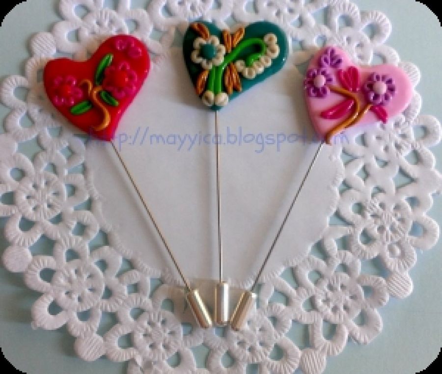  pijaditas de mayyica --- broches y más broches :)