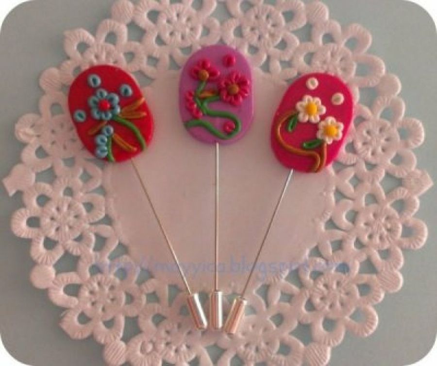  pijaditas de mayyica --- broches y más broches :)