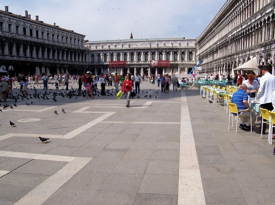 Plaza de San Marco - Flickr - philTizzani