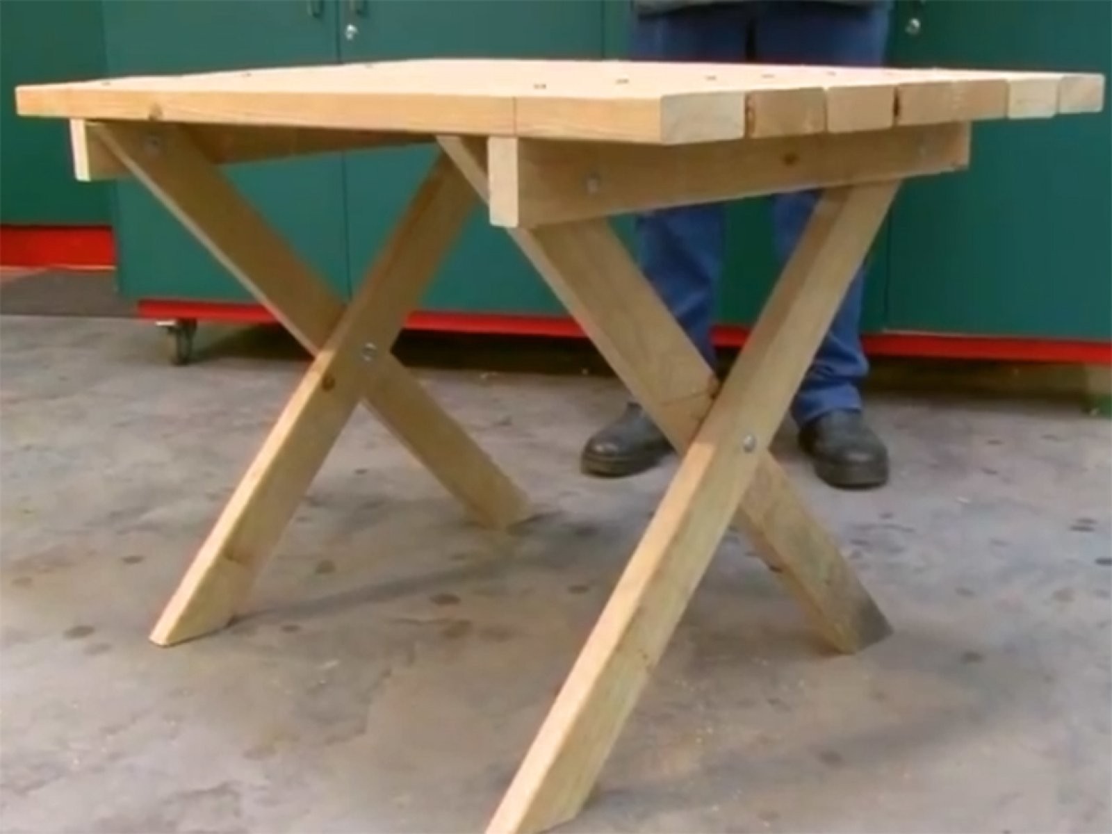 Cómo hacer una mesa de jardín