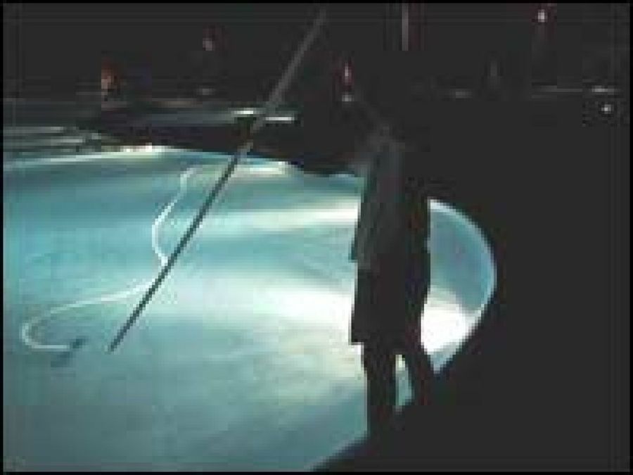 piscina de noche
