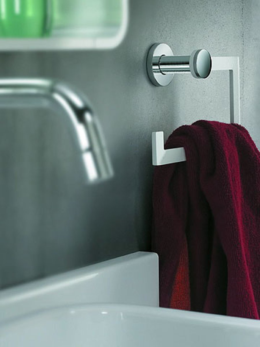 Accesorios de Baño PyP - Los toalleros de pie son la mejor opción para baños  amplios. Además de su función, es un accesorio útil como elemento  decorativo. Este es el toallero de