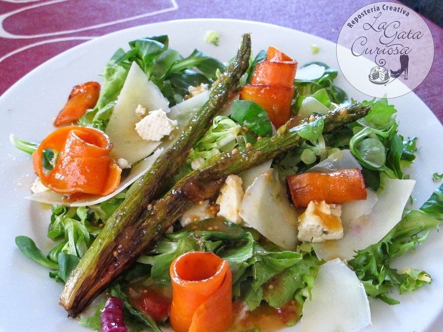  Ensalada tibia con espárragos
