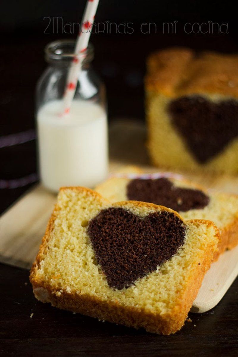 Bizcocho marmolado con corazón de chocolate 