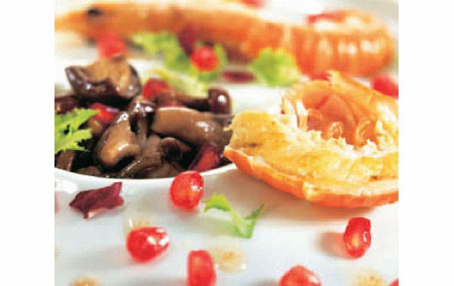 Ensalada de cigalas y setas confitadas