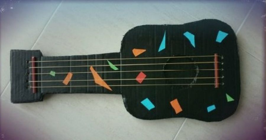 Resultado de imagen para guitarra de carton decorada