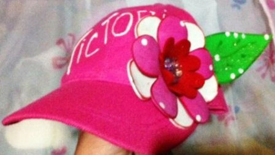 Universidad Fragua Astronave Personaliza tu gorra con una flor de foami | Manualidades