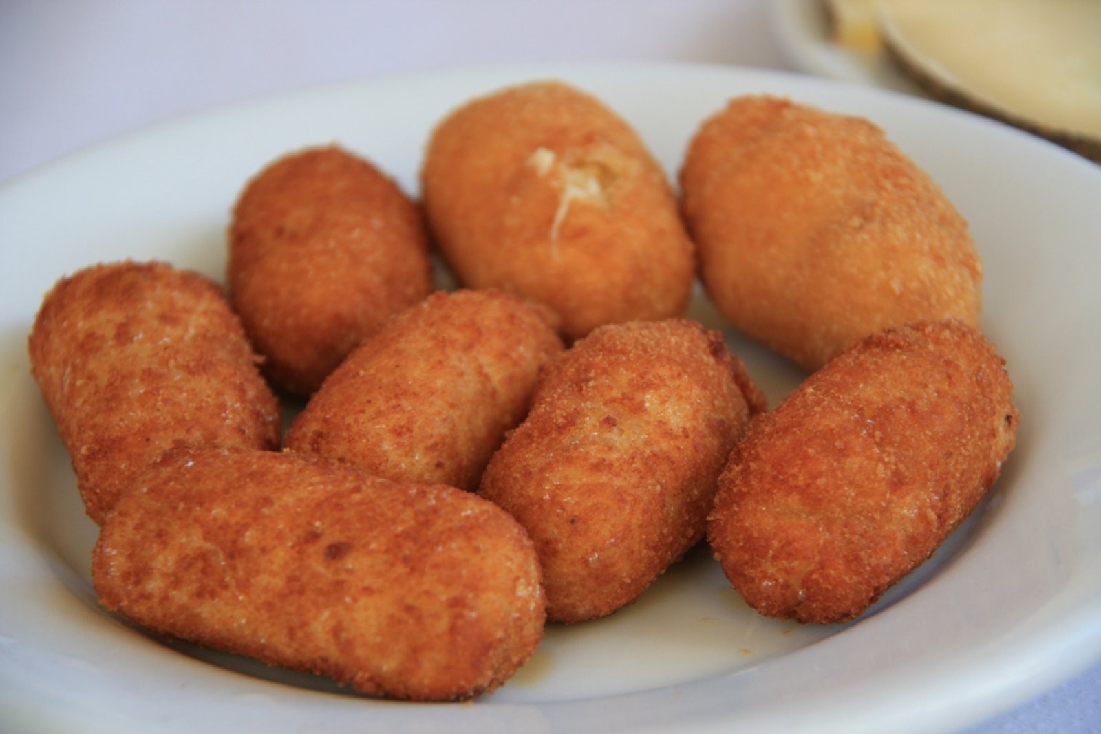Croquetas de pollo caseras: 3 recetas fáciles paso a paso