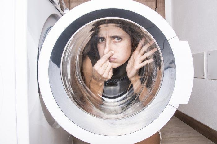 Elimina el mal olor de la ropa con los 'remedios de toda la vida': trucos  caseros | Bricolaje