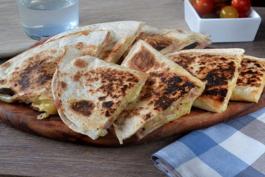 Quesadillas y sincronizadas de jamón y queso, muy fáciles y deliciosas