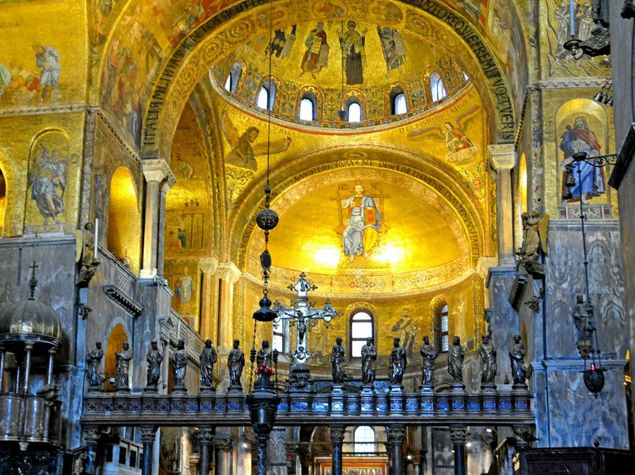 Interior de la Basílica de San Marcos - Fickr - archer10 (Dennis)