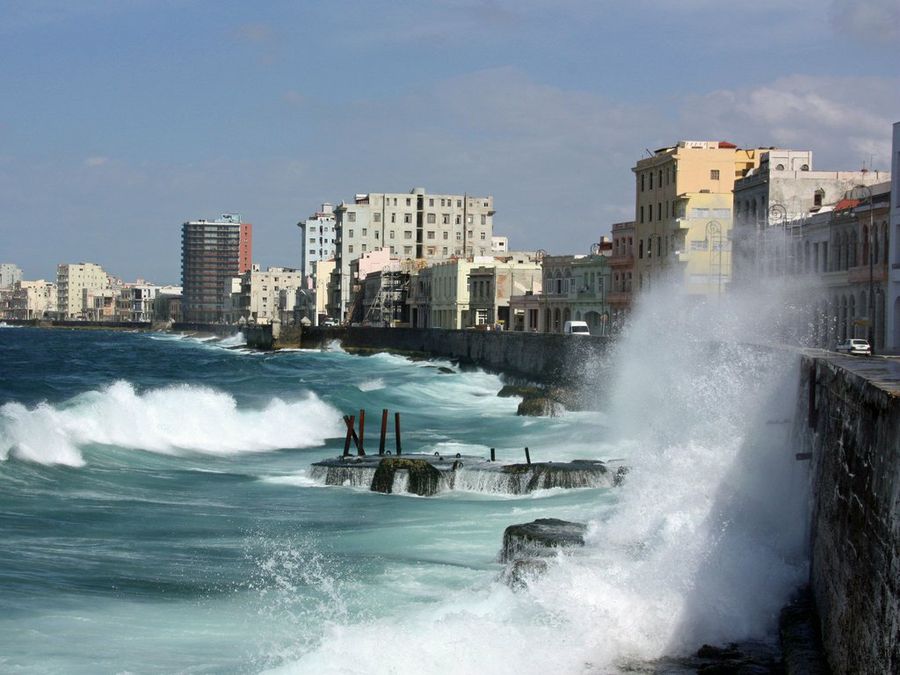 Malecón - Flickr - neiljs