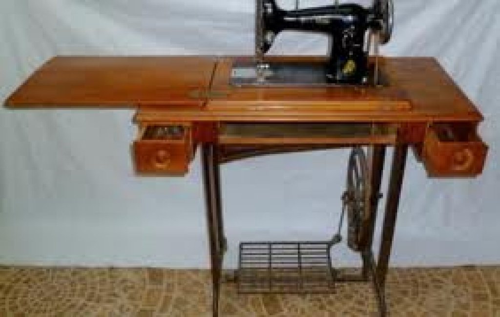 Cómo hacer una mesa para la máquina de coser