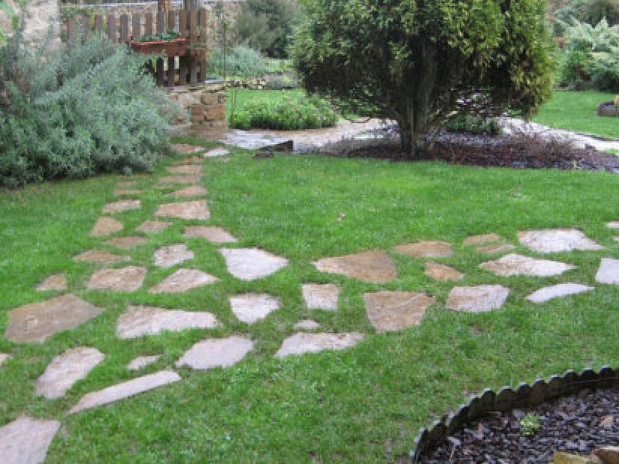 Seguir Biblia camarera Construye un camino de piedra para el jardín | Bricolaje