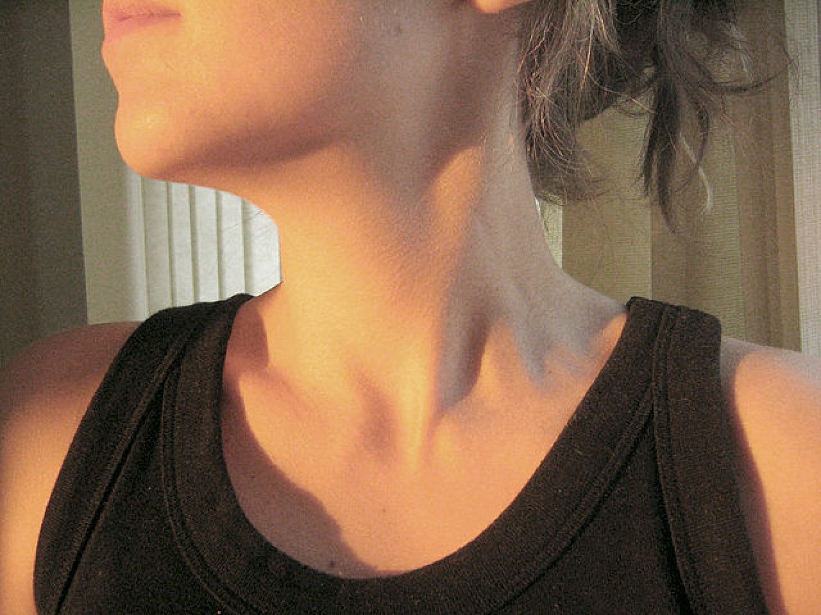 Elimina la papada: 5 ejercicios para tonificar el cuello