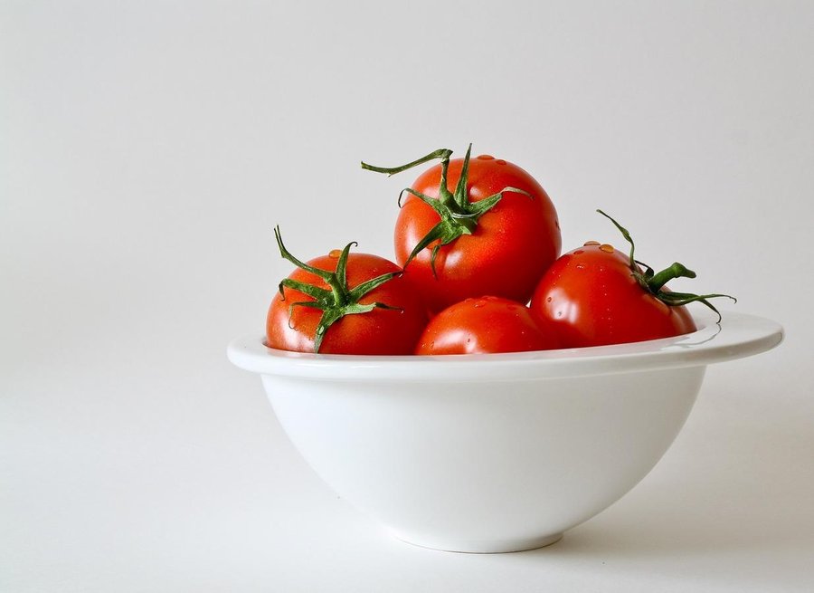 How to Use Tomatoes and Bicarbonate For Your Skin